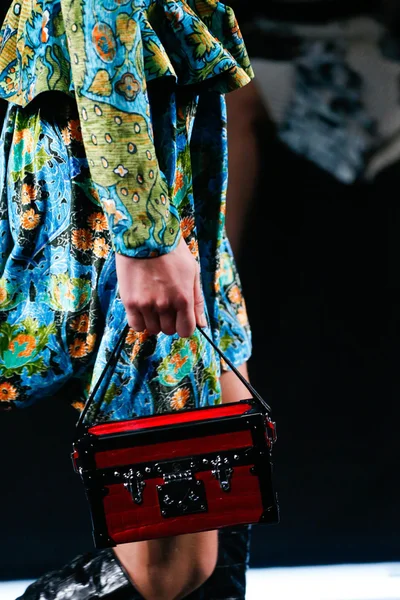 Look 97